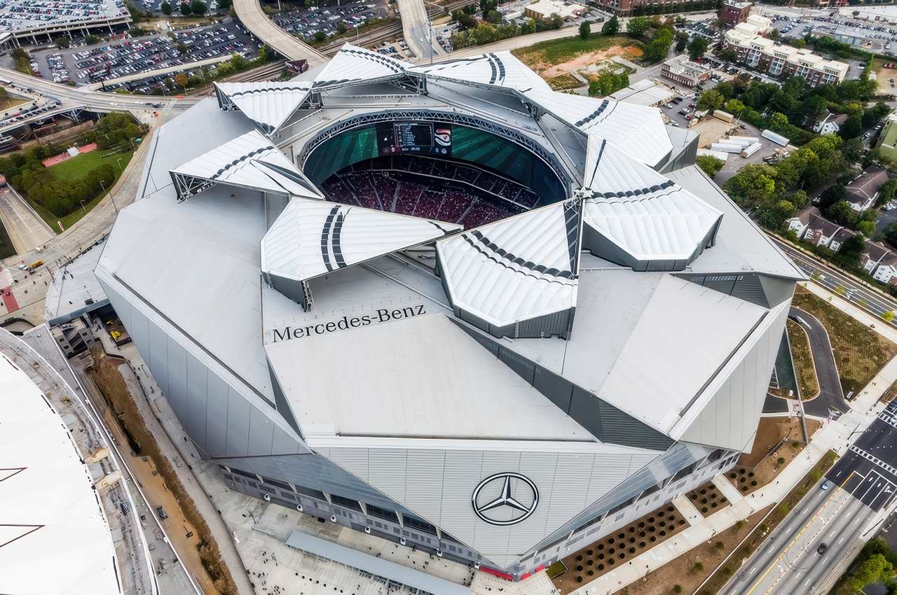 does mercedes benz stadium have real grass