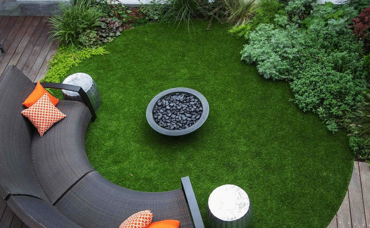 10 Artificial Grass Ideas for Small Gardens