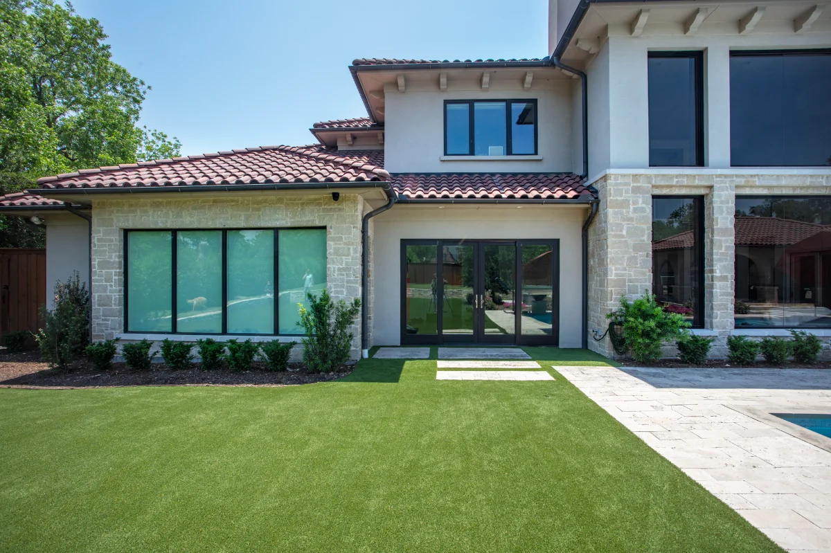 An installation of artificial turf and artificial grass in an backyard in Marietta