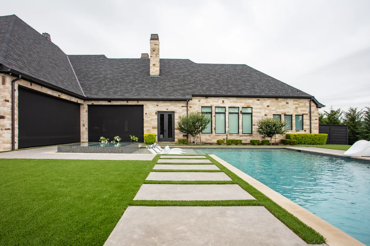An installation of artificial turf and artificial grass in an backyard in Lakeway