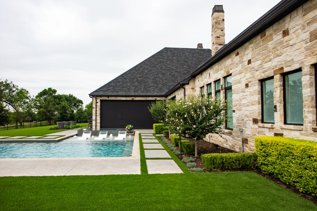 An installation of artificial turf and artificial grass in an backyard in Dripping Springs