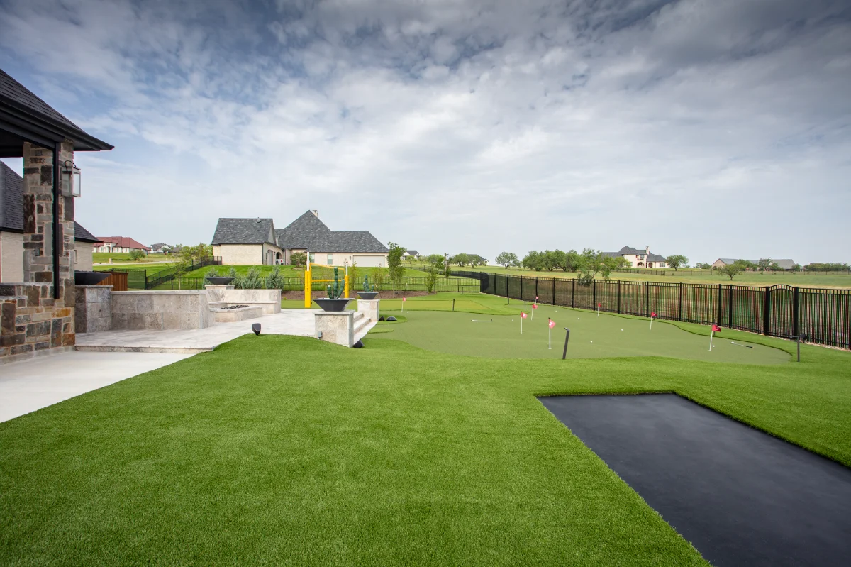 Putting Green in Orlando with an inground trampoline