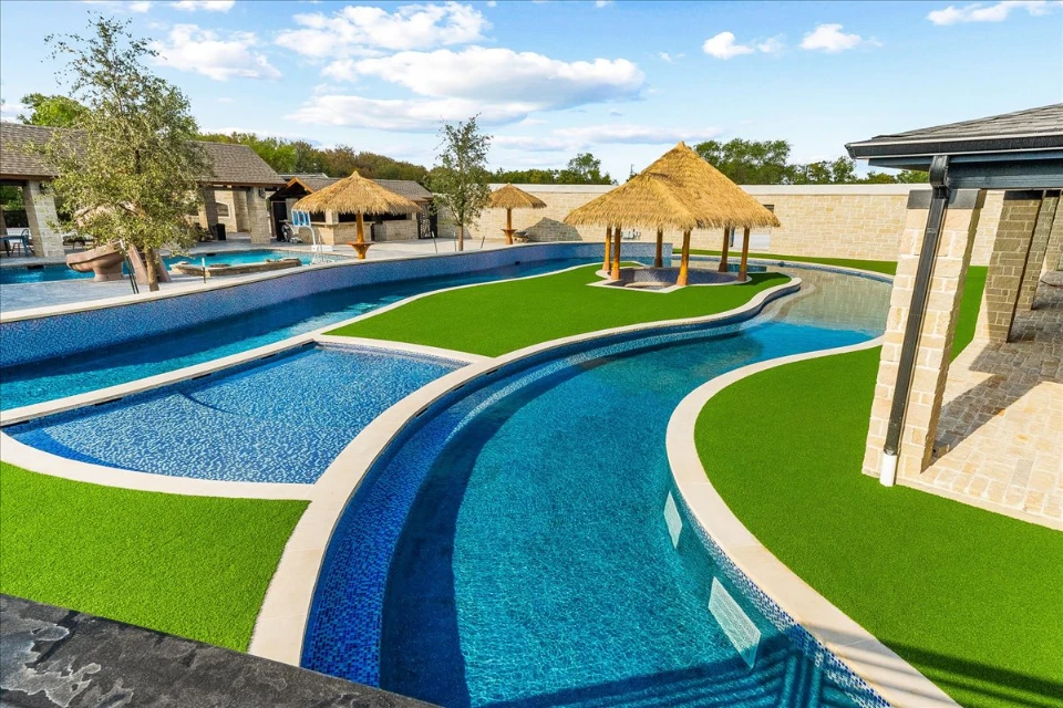 Synthetic Turf Yard in San Antonio Synthetic Turf Yard in San Antonio with a pool and lazy river