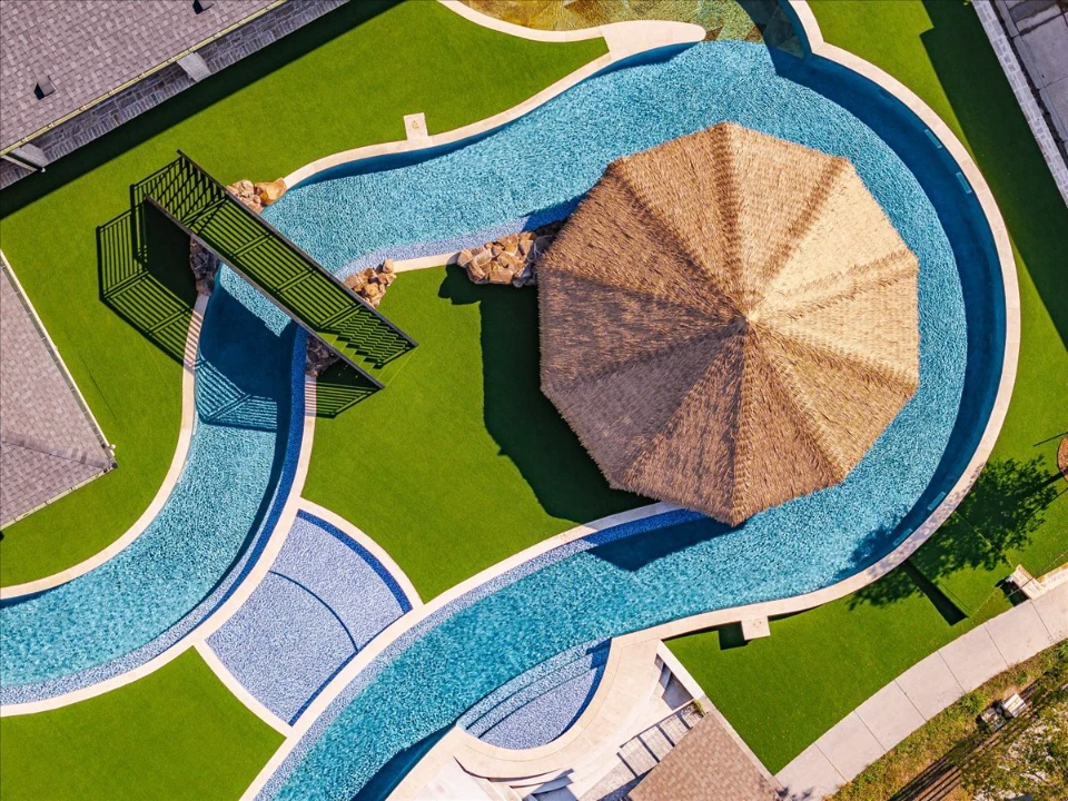 An installation of artificial turf and artificial grass in an backyard in Ocoee