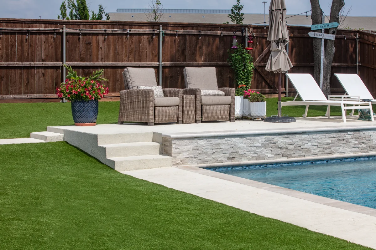 An installation of artificial turf and artificial grass in an backyard in Murfreesboro