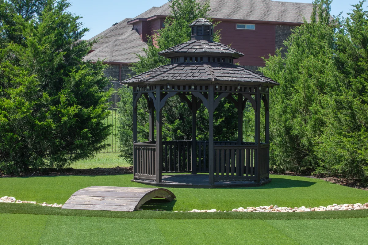 An installation of artificial turf and artificial grass in an backyard in Clear Lake