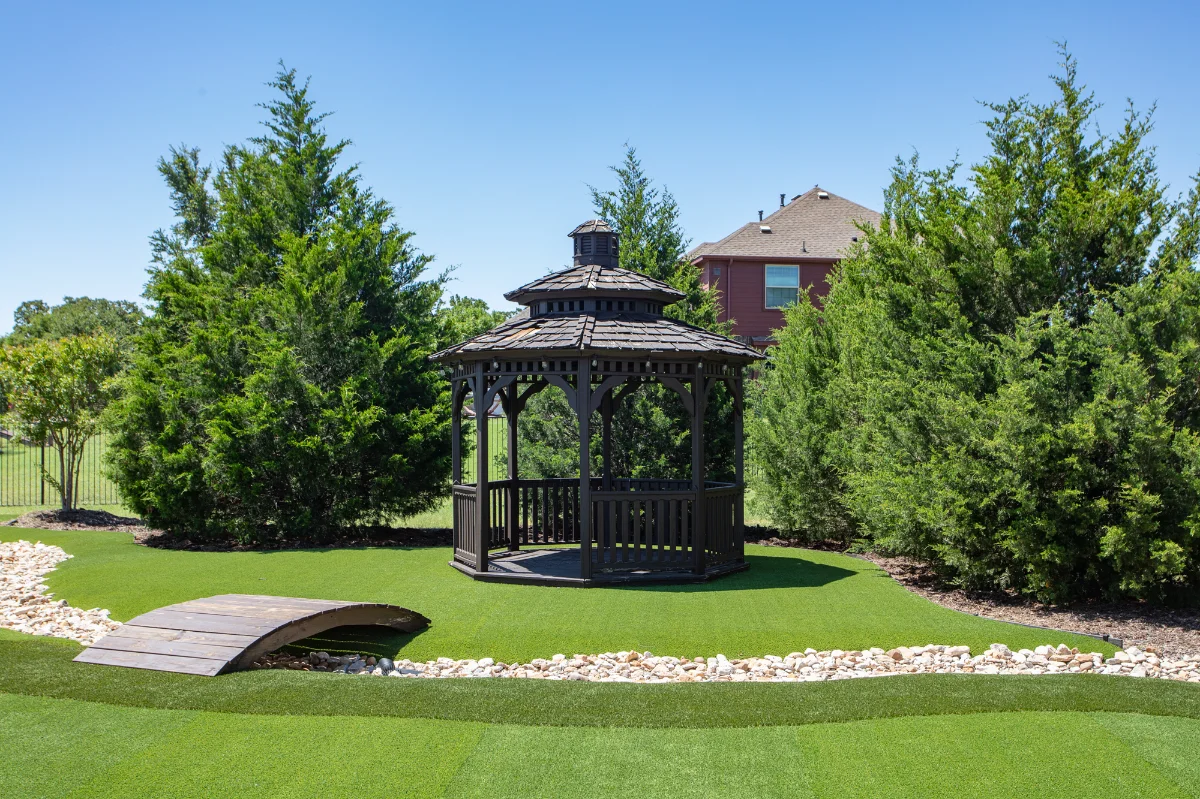 An installation of artificial turf and artificial grass in an backyard in Pearland