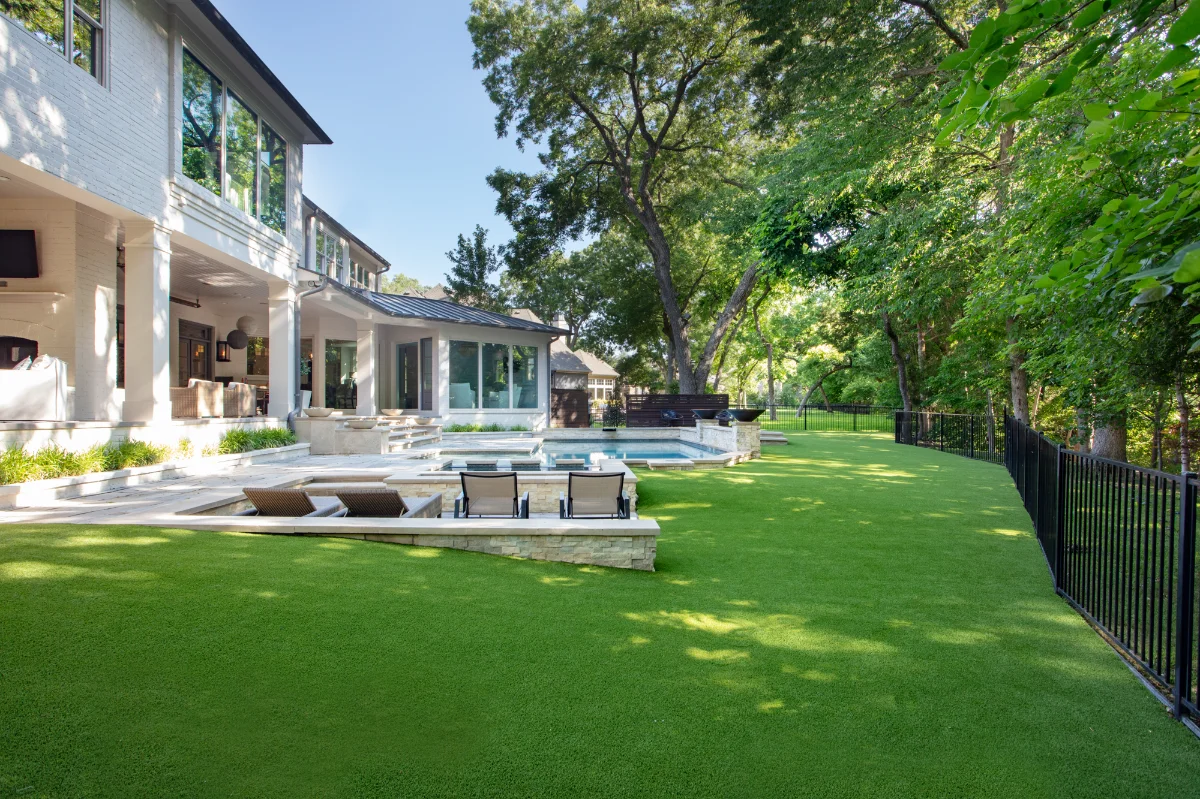 Artificial Turf Yard in Orlando with a hot tub and large pool